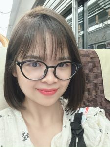Kính gửi các thầy cô REDBOOK Khi tham gia REDBOOK em được trau dồi kiến thức từ thầy cô, được học hỏi kỹ năng từ các bạn rất nhiều. Cảm thấy mình được nhận lại rất nhiều thứ hơn là mình cho đi. Em thấy tiếc cho bản thân vì không tìm ra REDBOOK sớm hơn nữa. Em sẽ cố gắng sửa phát âm, học kiến thức nền thật chắc để hy vọng tương lai biết đâu có một ngày sẽ trở thành một giáo viên hót hòn họt của REDBOOK thì sao híhí Cảm ơn cô Thư đã tạo ra REDBOOK để đến ngày hôm nay em được gặp gỡ những con người đáng yêu này. Em rất mong chờ Khoá đào tạo giáo viên nâng cao ạ!