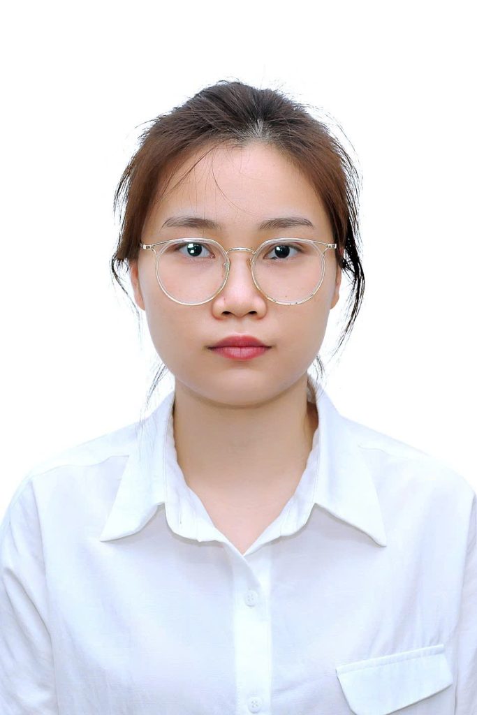 Hai tháng trôi qua thật nhanh, hôm nay đã là buổi học cuối cùng rồi. Đối với em, đây là một khóa học rất đặc biệt. Em chưa bao giờ học một khóa học mà có nhiều giáo viên như vậy, thậm chí nhiều hơn cả số lượng học sinh. Nhưng cũng chính vì vậy mà em đã học được rất nhiều, từ mỗi thầy cô một chút.  Qua 2 tháng, em đã biết cách triển khai tiến hành từng phần học, biết được  một bài giảng phải có những phần nào. Ngoài ra, em cũng được học thêm về ứng dụng công nghệ vào trong giảng dạy. Phần tạo hình ảnh bằng IA khá là hay, giúp em tiết kiệm được nhiều thời gian.
